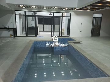 Inversión de Alto Nivel en Machala: Casa de 2 Departamentos y Suite con Piscina y Jacuzzi