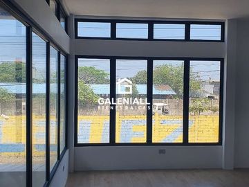Inversión de Alto Nivel en Machala: Casa de 2 Departamentos y Suite con Piscina y Jacuzzi