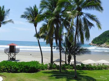 Acapulco Real Diamante hermoso departamento con Alberca y jardin privado