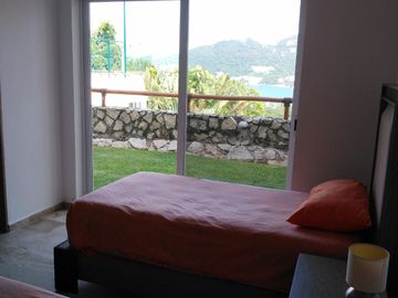 Acapulco Real Diamante hermoso departamento con Alberca y jardin privado