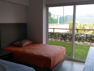 Acapulco Real Diamante hermoso departamento con Alberca y jardin privado