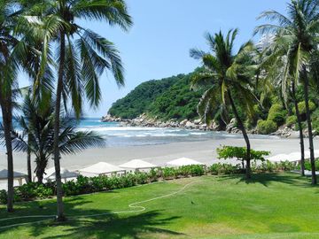 Acapulco Real Diamante hermoso departamento con Alberca y jardin privado