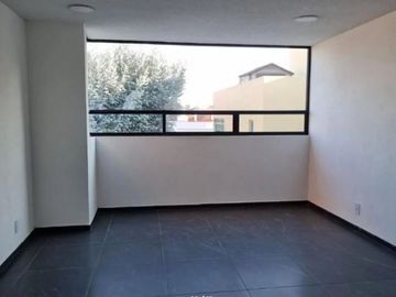 Venta de Casa, Ciudad Satélite, lista para habitar, recién remodelada.