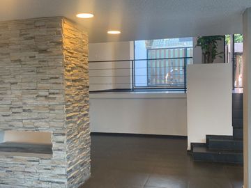 Venta de Casa, Ciudad Satélite, lista para habitar, recién remodelada.