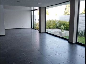 Venta de Casa, Ciudad Satélite, lista para habitar, recién remodelada.
