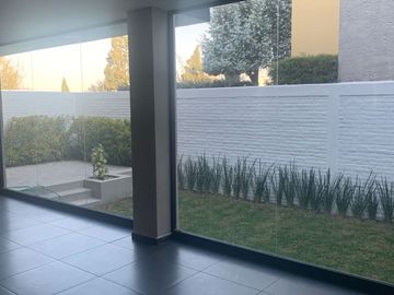 Venta de Casa, Ciudad Satélite, lista para habitar, recién remodelada.