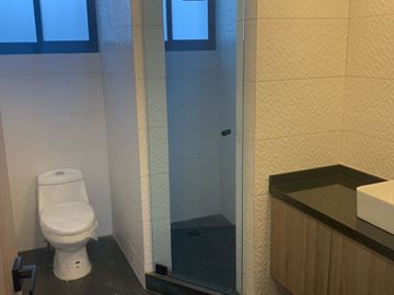 Venta de Casa, Ciudad Satélite, lista para habitar, recién remodelada.