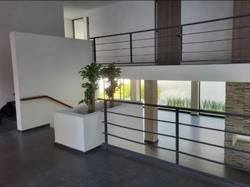 Venta de Casa, Ciudad Satélite, lista para habitar, recién remodelada.