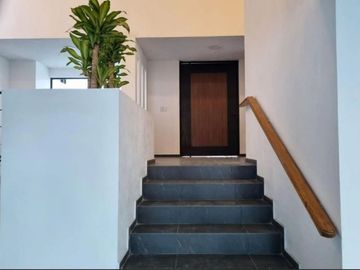 Venta de Casa, Ciudad Satélite, lista para habitar, recién remodelada.