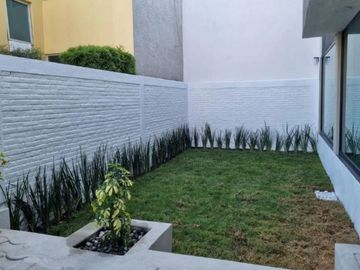 Venta de Casa, Ciudad Satélite, lista para habitar, recién remodelada.