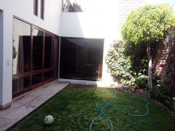 EN VENTA!!! BONITA CASA DE 2 PISOS