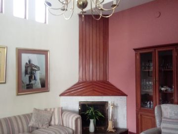 EN VENTA!!! BONITA CASA DE 2 PISOS