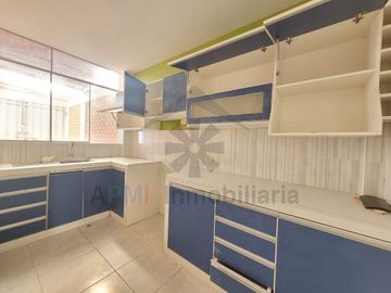 VENTA DE CASA EN URBANIZACIÓN LOS SAUCES AL COSTADO DE LA UNIVERSIDAD SIPÁN