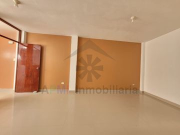 VENTA DE CASA EN URBANIZACIÓN LOS SAUCES AL COSTADO DE LA UNIVERSIDAD SIPÁN