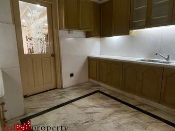 House & lot For sale in Acropolis Village QC along Green Meadows Ave.