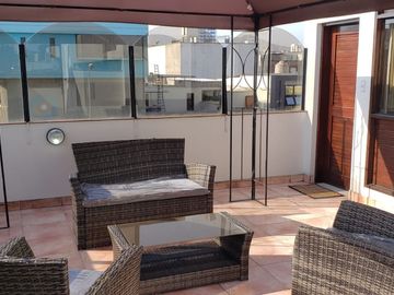 ALQUILO COMODO DEPARTAMENTO LAS ARTES NORTE SAN BORJA 100 MT2 S/.1,800.00 soles 1 DORMITORIO