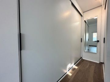 CASA EN VENTA EN GRAN JARDÍN LEÓN, GTO. CASA CON ILUMACIÓN LED Y BAÑOS ECOLÓGICOS. AMPLIO JARDÍN Y HABITACIÓN PRINCIPAL CON DOBLE ALTURA.