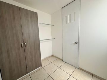 CASA EN VENTA EN GRAN JARDÍN LEÓN, GTO. CASA CON ILUMACIÓN LED Y BAÑOS ECOLÓGICOS. AMPLIO JARDÍN Y HABITACIÓN PRINCIPAL CON DOBLE ALTURA.