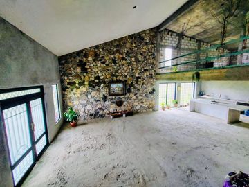 CASA DE CAMPO CON MAS DE UNA HECTAREA DE TERRENO A LAS AFUERAS DE CORDOBA