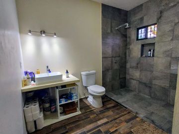 CASA DE CAMPO CON MAS DE UNA HECTAREA DE TERRENO A LAS AFUERAS DE CORDOBA