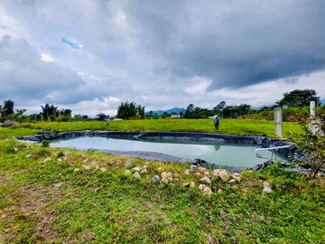 CASA DE CAMPO CON MAS DE UNA HECTAREA DE TERRENO A LAS AFUERAS DE CORDOBA