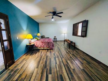 CASA DE CAMPO CON MAS DE UNA HECTAREA DE TERRENO A LAS AFUERAS DE CORDOBA