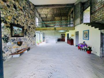 CASA DE CAMPO CON MAS DE UNA HECTAREA DE TERRENO A LAS AFUERAS DE CORDOBA