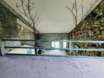 CASA DE CAMPO CON MAS DE UNA HECTAREA DE TERRENO A LAS AFUERAS DE CORDOBA