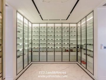 For Sale/Rent a magnificent luxury house, Nantawan Bangna KM 7, size XL, the largest house type in the compund. The house is spacious in every room, b