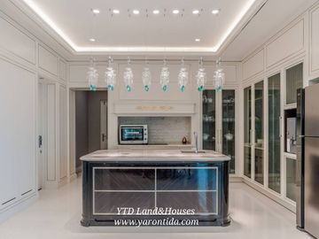 For Sale/Rent a magnificent luxury house, Nantawan Bangna KM 7, size XL, the largest house type in the compund. The house is spacious in every room, b