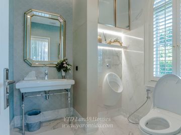 For Sale/Rent a magnificent luxury house, Nantawan Bangna KM 7, size XL, the largest house type in the compund. The house is spacious in every room, b