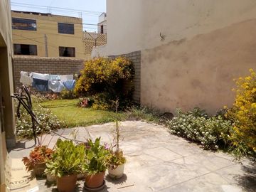 VENDO CASA EN ESQUINA