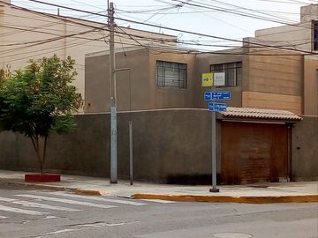 VENDO CASA EN ESQUINA