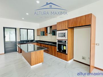 Casa Nueva en Venta Bugambilias Zapopan 1era Seccion
