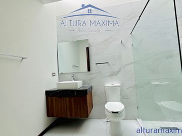 Casa Nueva en Venta Bugambilias Zapopan 1era Seccion