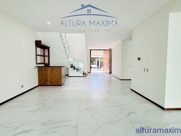 Casa Nueva en Venta Bugambilias Zapopan 1era Seccion