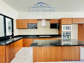 Casa Nueva en Venta Bugambilias Zapopan 1era Seccion