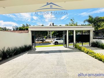 Casa Nueva en Venta Bugambilias Zapopan 1era Seccion