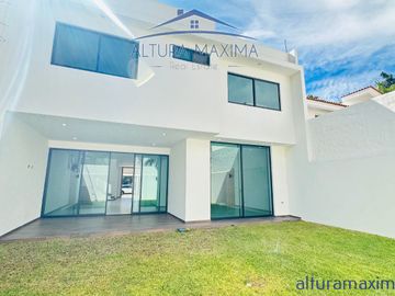 Casa Nueva en Venta Bugambilias Zapopan 1era Seccion