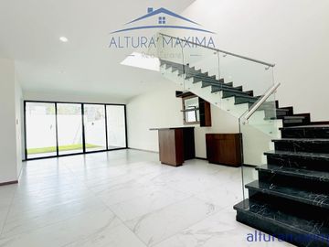 Casa Nueva en Venta Bugambilias Zapopan 1era Seccion