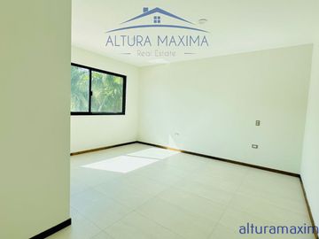 Casa Nueva en Venta Bugambilias Zapopan 1era Seccion