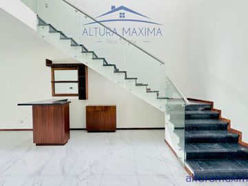 Casa Nueva en Venta Bugambilias Zapopan 1era Seccion