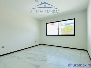 Casa Nueva en Venta Bugambilias Zapopan 1era Seccion