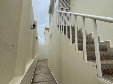 En venta casa en urbanización privada en zona sur de Manta
