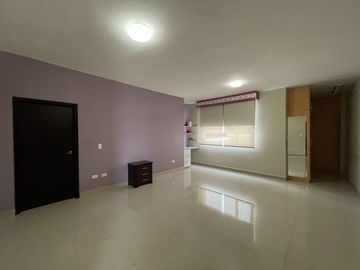 En venta casa en urbanización privada en zona sur de Manta