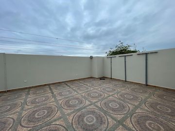 En venta casa en urbanización privada en zona sur de Manta