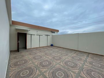 En venta casa en urbanización privada en zona sur de Manta