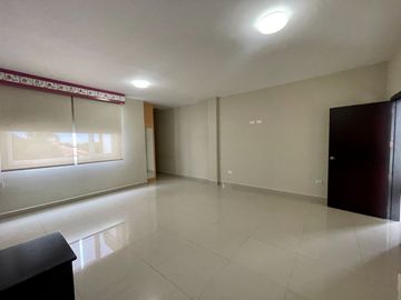 En venta casa en urbanización privada en zona sur de Manta