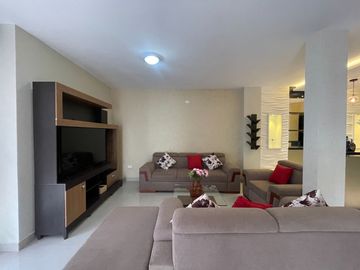 En venta casa en urbanización privada en zona sur de Manta