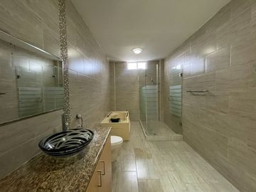 En venta casa en urbanización privada en zona sur de Manta